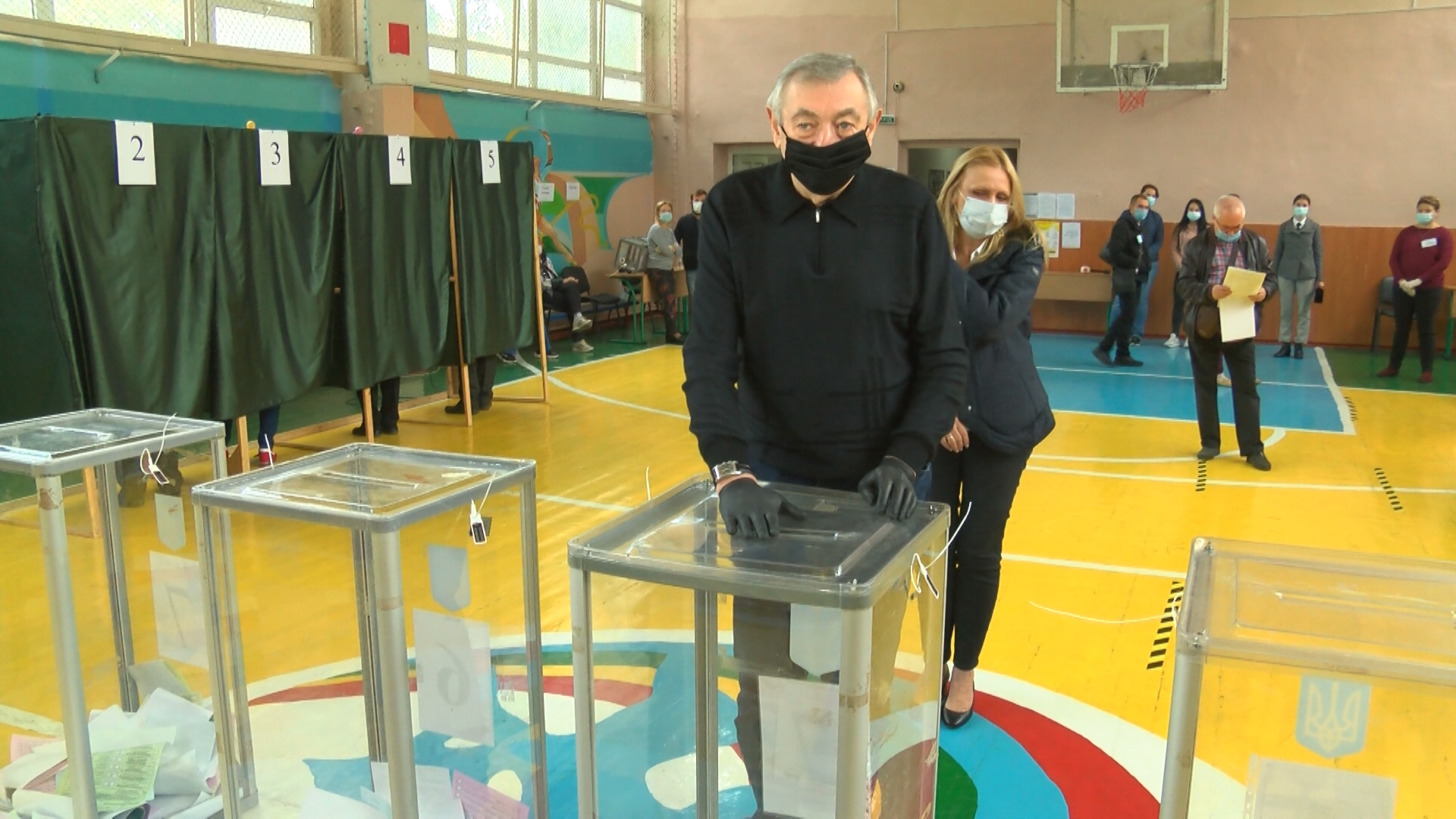 Эдуард Гурвиц проголосовал (Видео)