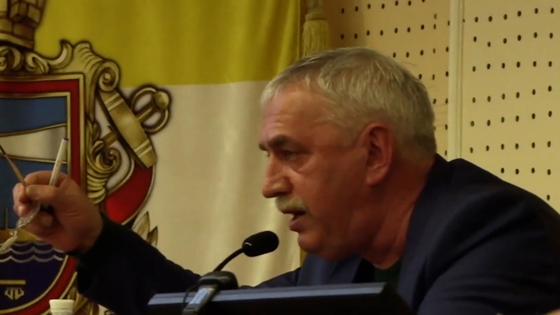 100 дней бездействия. Так окрестили работу городского головы Василия Гуляева местные жители (Видео)